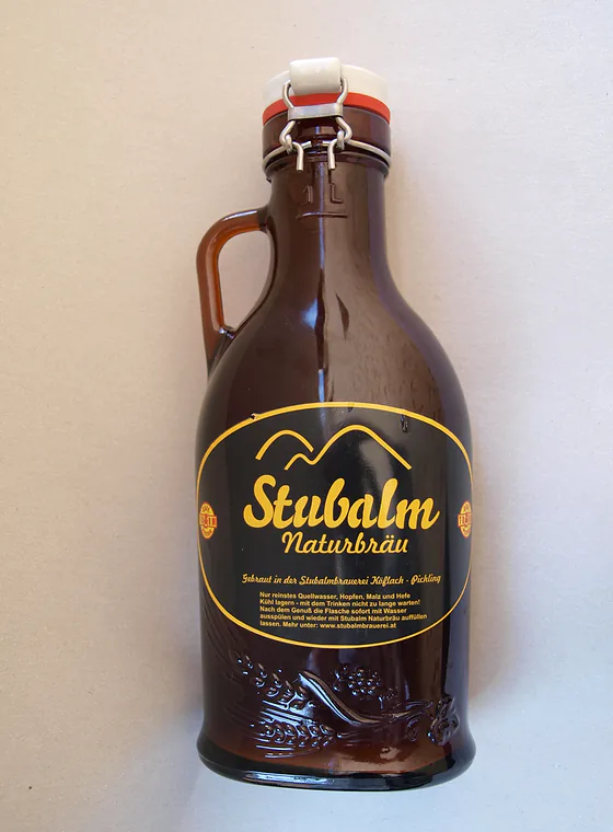 Wiederbefüllbare Stubalm-Naturbräu-Flasche mit Bügelverschluss